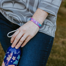Load image into Gallery viewer, Inspirational Wristbands - Hummingbird by Simone Diamond, 0.5" Wide
