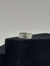 Load image into Gallery viewer, 1/4&quot; Wolf ring - size 8 by Billy Cook
