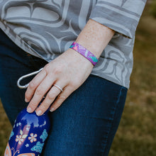 Load image into Gallery viewer, Inspirational Wristbands - Hummingbird by Simone Diamond, 0.5&quot; Wide
